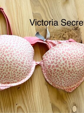 Victoria's Secret Pink Leopard Print Molded Bra